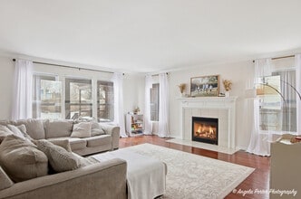 1901 Kennedy Dr in McHenry, IL - Building Photo - Building Photo