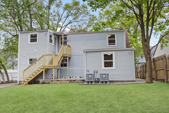 54 Morris St in Stamford, CT - Building Photo - Building Photo