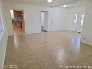 210 S Mallard St in Las Vegas, NV - Building Photo - Building Photo