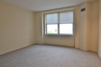 80 Peterborough St, Unit 308 in Boston, MA - Building Photo - Building Photo