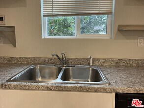2417 1/2 Mayfield Ave in La Crescenta, CA - Building Photo - Building Photo