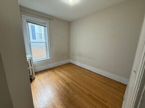 1823 E Bradford Ave, Unit Lower in Milwaukee, WI - Foto de edificio - Building Photo