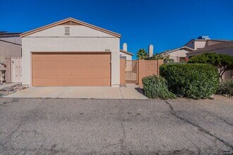 2434 N Palo Hacha Dr in Tucson, AZ - Building Photo - Building Photo