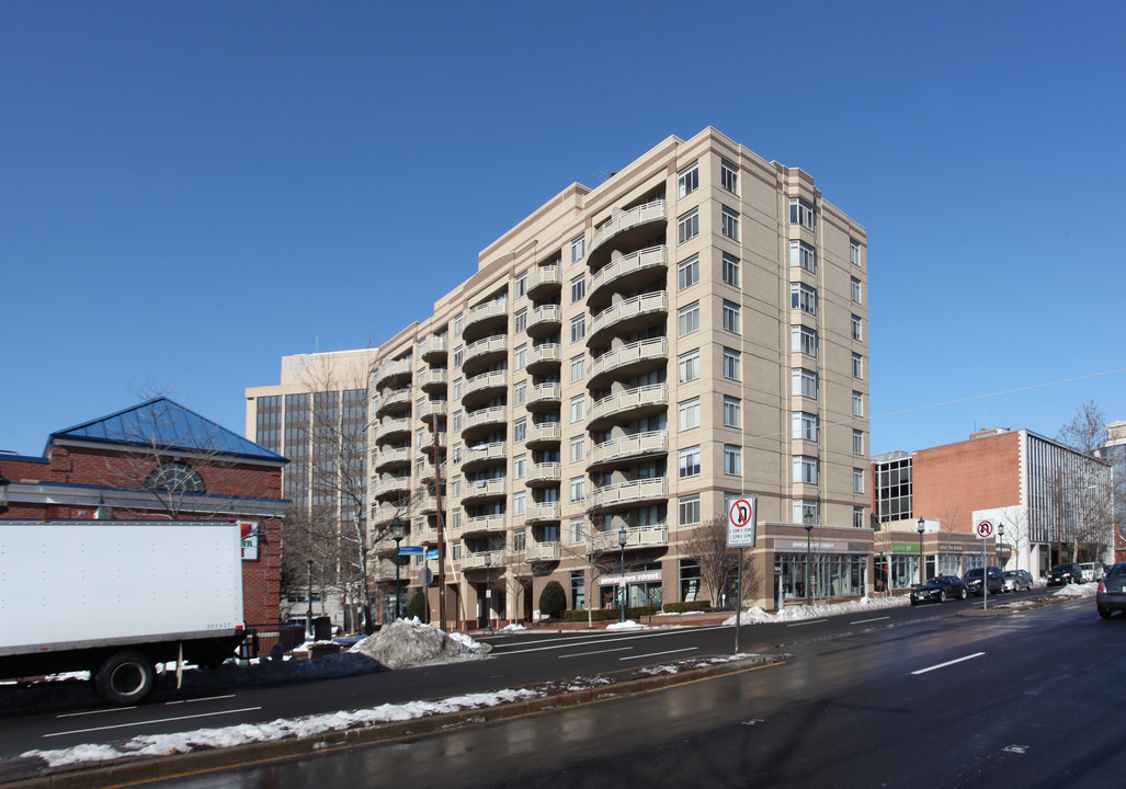 Fairmont Plaza in Bethesda, MD - Foto de edificio