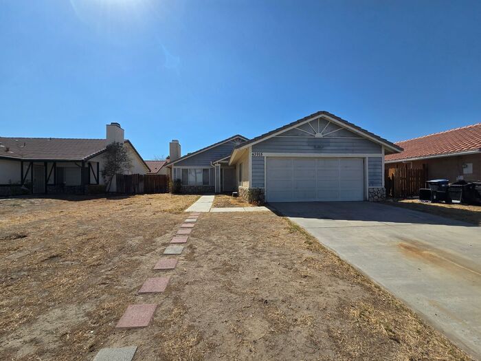 43915 30th St E in Lancaster, CA - Building Photo