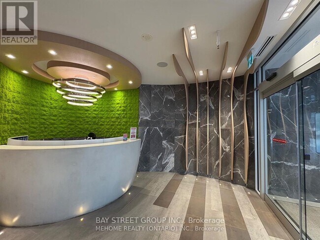 21 Carlton St. in Toronto, ON - Building Photo - Building Photo