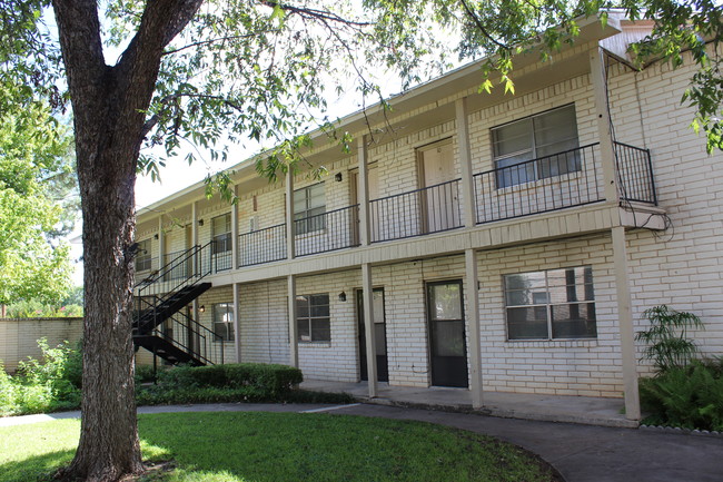 Casa Grande Apartments in Brownwood, TX - Building Photo - Building Photo