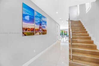 3655 SW 26th St in Miami, FL - Foto de edificio - Building Photo