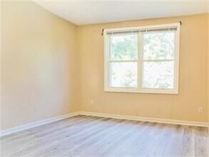 895 Thoroughbred Trce in Sugar Hill, GA - Building Photo - Building Photo