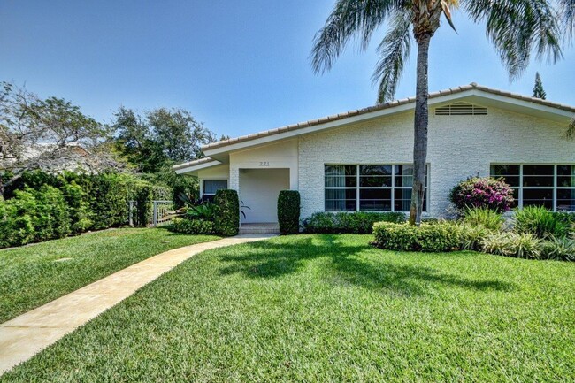 221 N Swinton Ave in Delray Beach, FL - Building Photo - Building Photo