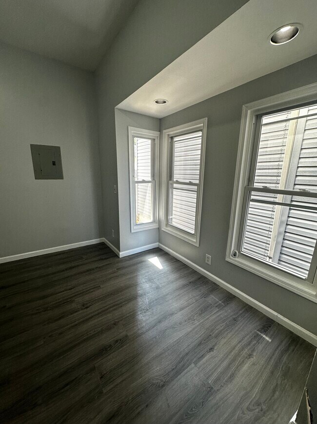 381 Straight St, Unit 1 in Paterson, NJ - Building Photo - Building Photo