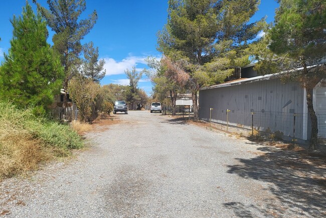 521 Alaska Way in Pahrump, NV - Building Photo - Building Photo