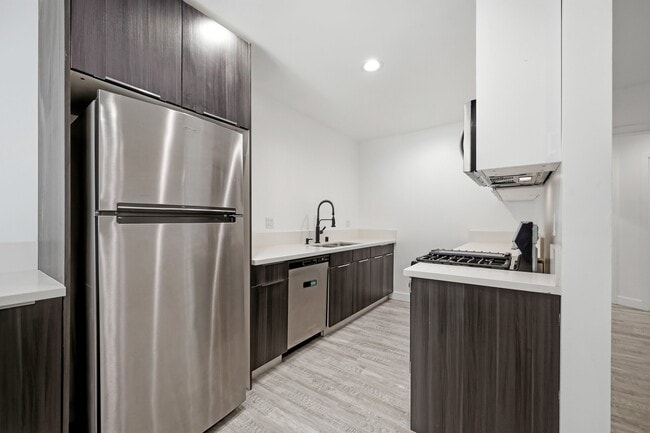 2561 W Ave 30