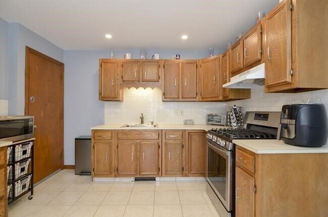 181 Belmont St-Unit -2 in Everett, MA - Building Photo - Building Photo