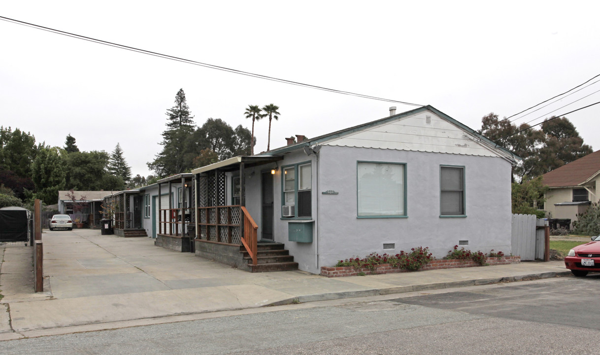 444 May Ave in Santa Cruz, CA - Foto de edificio