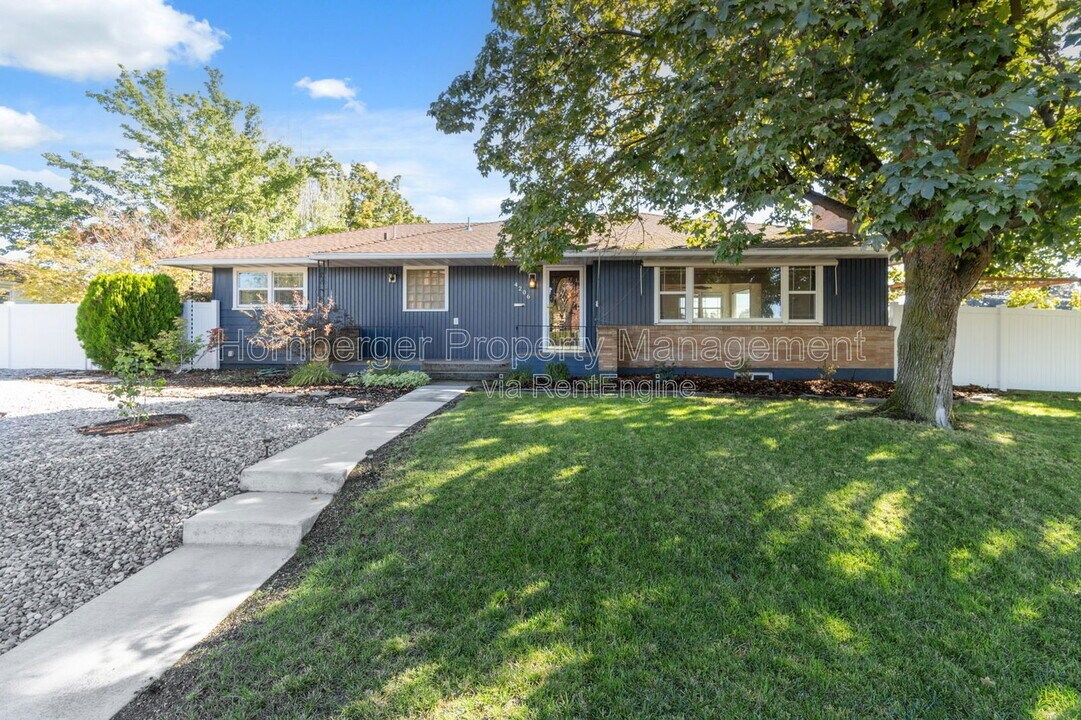 4206 N Oak St in Spokane, WA - Building Photo