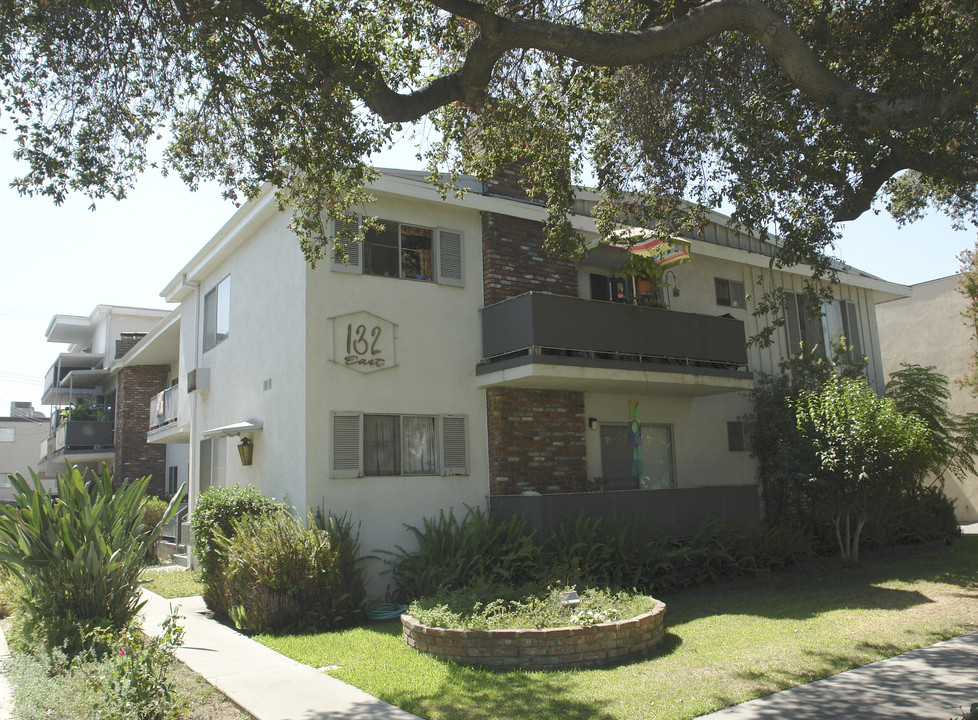 132 E Live Oak St in San Gabriel, CA - Foto de edificio