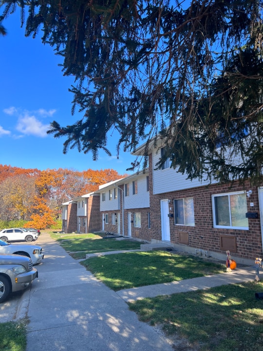 61 Midtown Ln in Burlington, IA - Building Photo