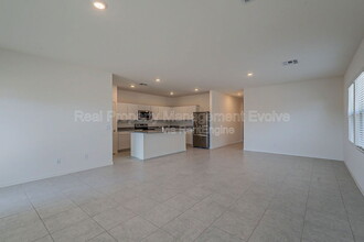 6450 W Magdalena Ln in Phoenix, AZ - Building Photo - Building Photo
