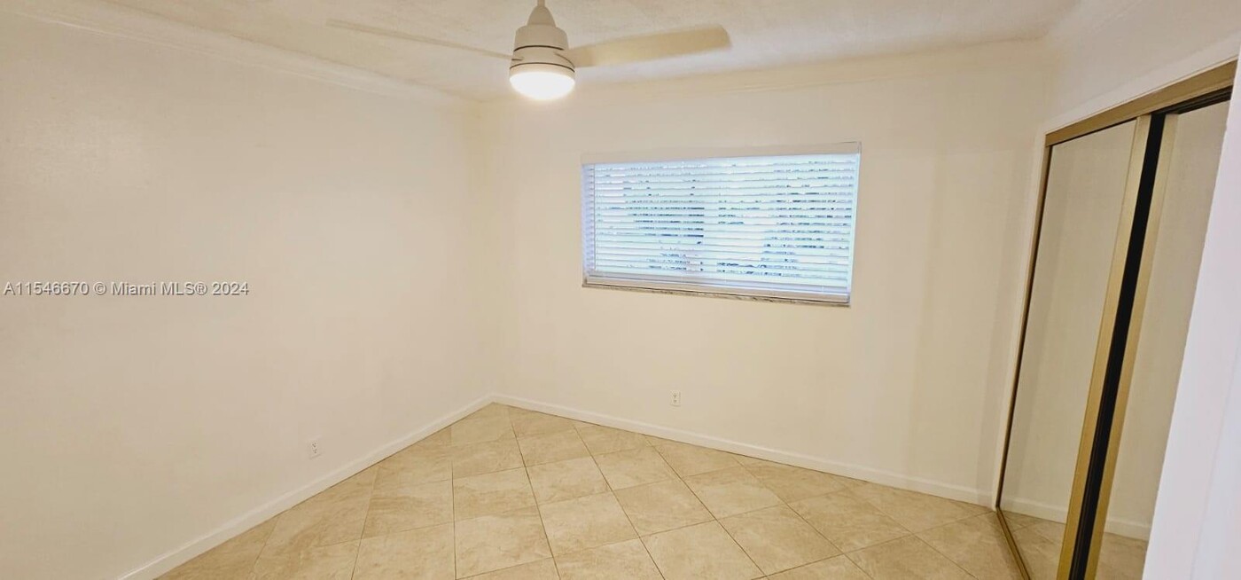 1100 Pine Dr, Unit 106 in Pompano Beach, FL - Building Photo