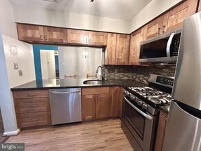 904B Oliphant Ln in Mount Laurel, NJ - Building Photo - Building Photo