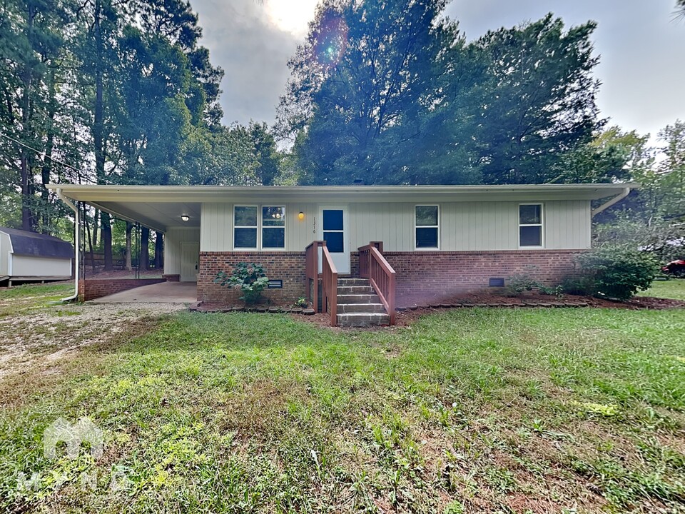 1316 Carroll Heights Rd in Zebulon, NC - Building Photo