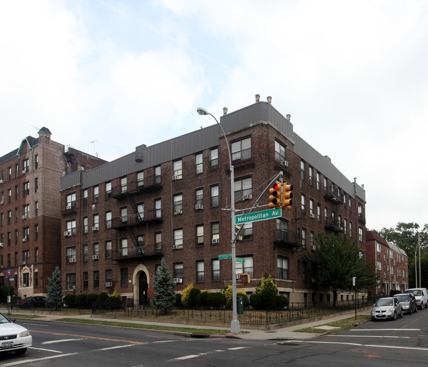 119-51 Metropolitan Ave in Kew Gardens, NY - Building Photo