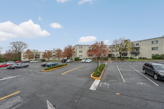 The Fairmont in West Hyattsville, MD - Foto de edificio - Building Photo