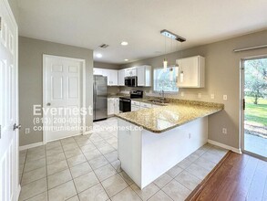 110 Sawtooth Dr in Valrico, FL - Foto de edificio - Building Photo