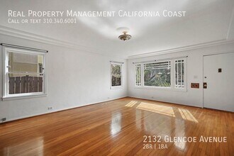 2132 Glencoe Ave in Los Angeles, CA - Foto de edificio - Building Photo