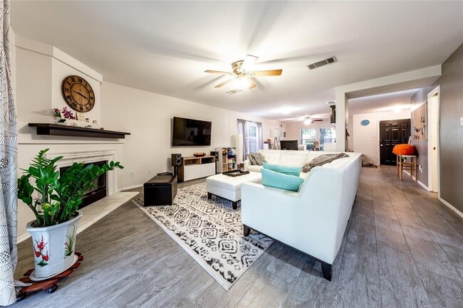 1910 Ruthie Run in Cedar Park, TX - Building Photo - Building Photo