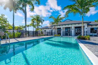 3024 Green Palm Ct in Dania Beach, FL - Building Photo - Building Photo