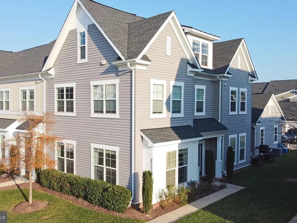 21112 Sugarview Dr in Ashburn, VA - Building Photo