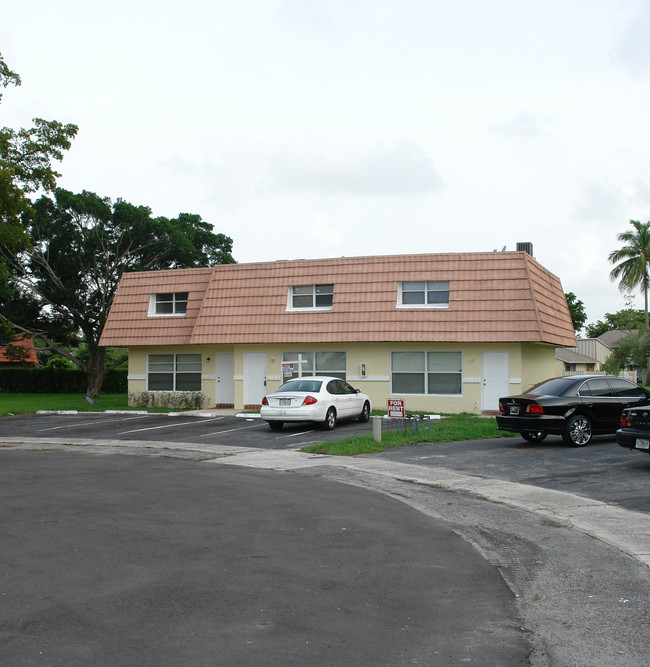 2021 NW 59th Ter in Fort Lauderdale, FL - Building Photo - Building Photo