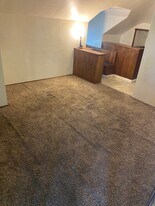 2900 W Riverside Dr in Burbank, CA - Building Photo