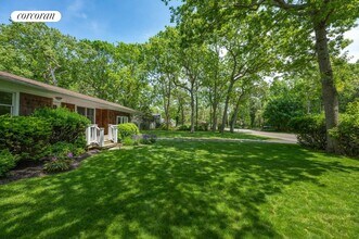 37 Lynncliff Rd in Hampton Bays, NY - Building Photo - Building Photo