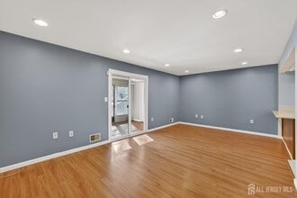 41 Van Pelt Ct in East Brunswick, NJ - Building Photo - Building Photo