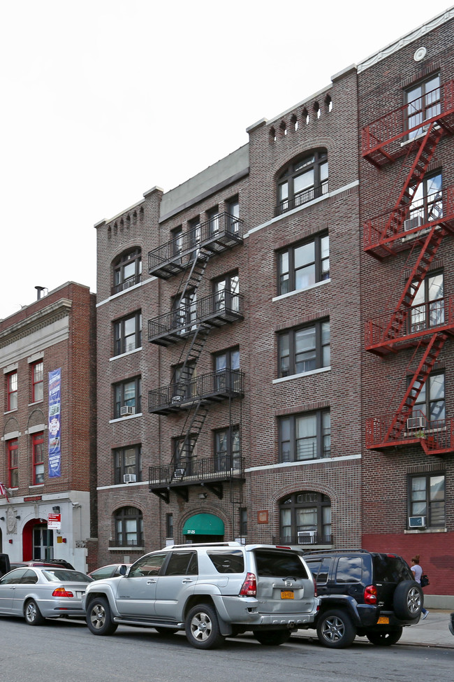 25 Vermilyea Avenue in New York, NY - Foto de edificio - Building Photo