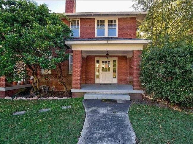 property at 145-147 S Pickens St