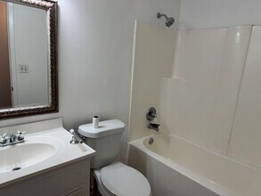 1020 Pinetree Rd in Mary Esther, FL - Building Photo - Building Photo