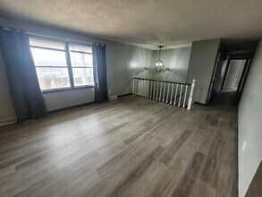 2207 Weathered Rock Rd, Unit A in Jefferson City, MO - Foto de edificio - Building Photo