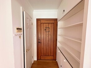 6500 Whitaker Ave in Van Nuys, CA - Foto de edificio - Building Photo