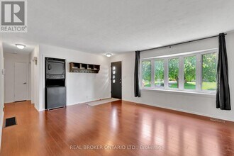 1017 Braeside St in Woodstock, ON - Building Photo - Building Photo