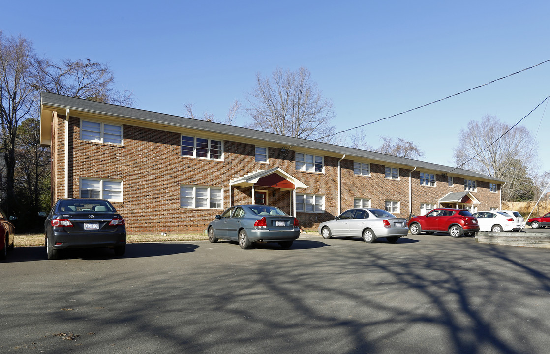 110 W Carr St in Carrboro, NC - Building Photo