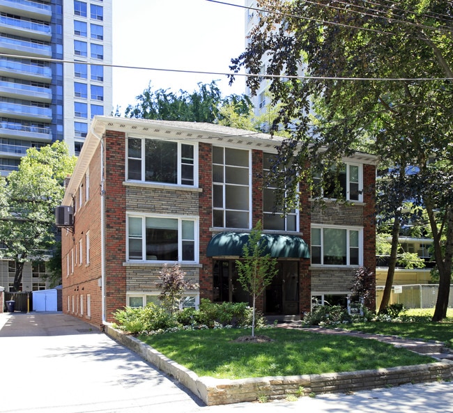 105-107 Quebec Ave in Toronto, ON - Building Photo - Primary Photo