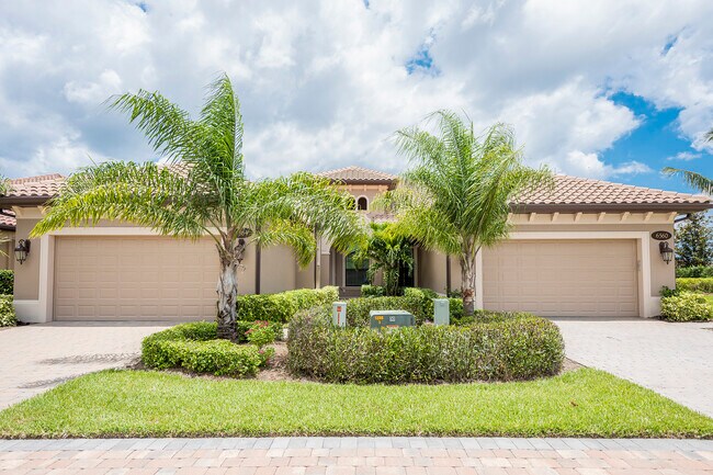 6560 Roma Way in Naples, FL - Building Photo - Building Photo