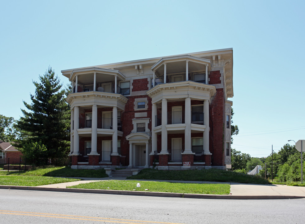 2200 Benton Blvd in Kansas City, MO - Foto de edificio