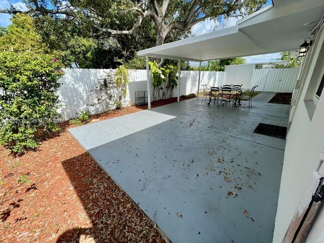 7023 SW 2nd St in Miami, FL - Building Photo - Building Photo