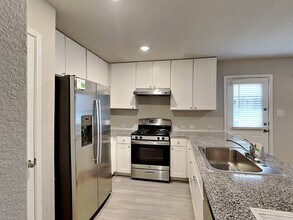 7315 Avila Vis in San Antonio, TX - Building Photo - Building Photo