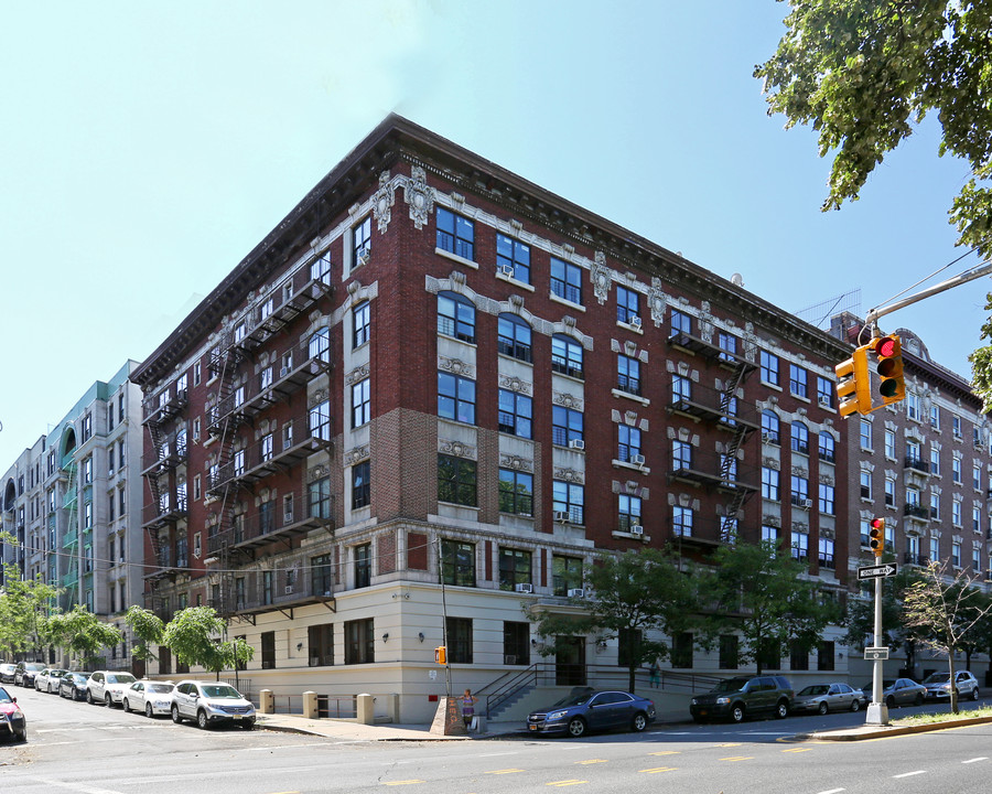 594-596 Riverside Dr in New York, NY - Building Photo